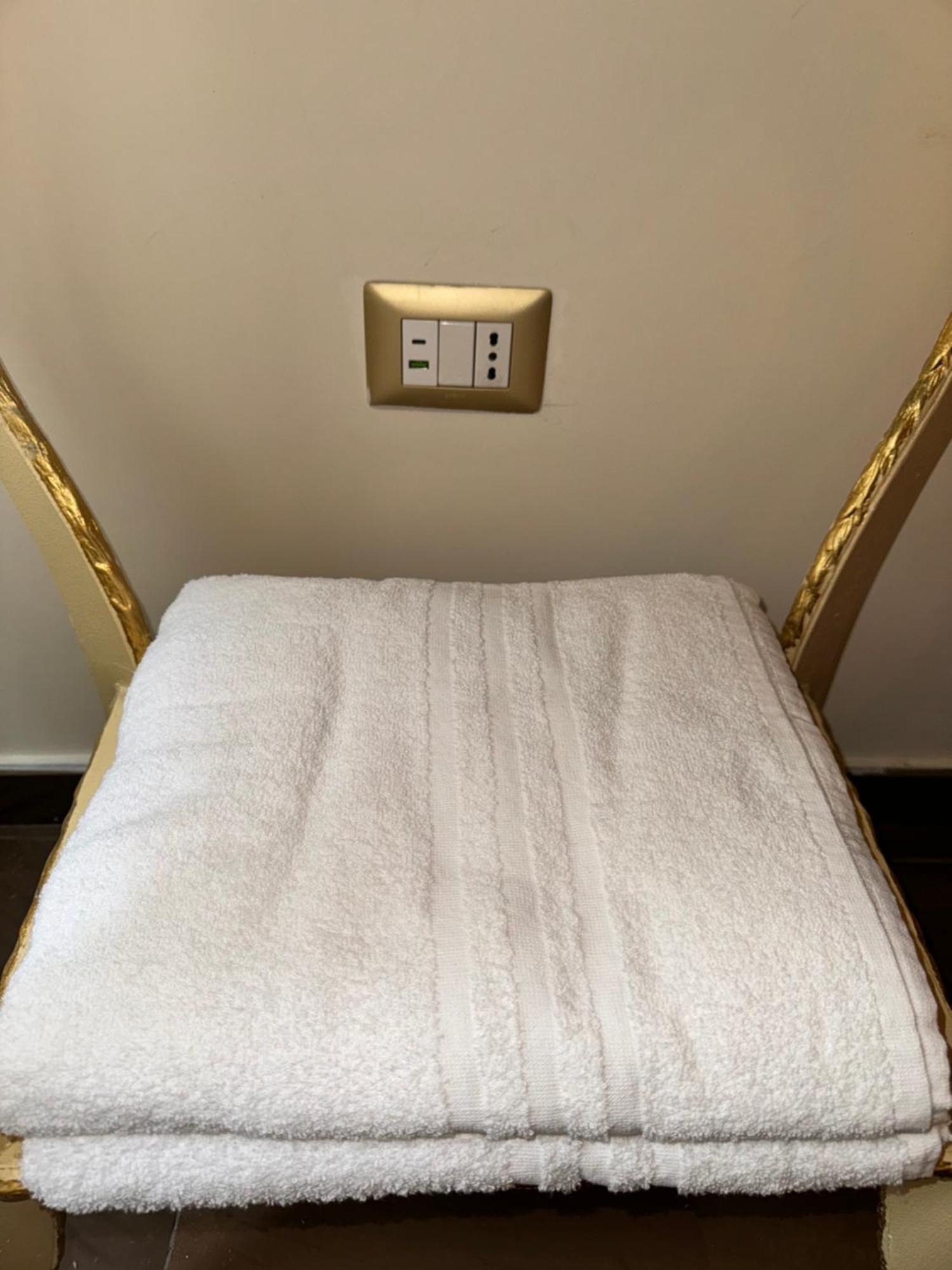 Bed and Breakfast Beb Mariafrancesca Neapel Exterior foto