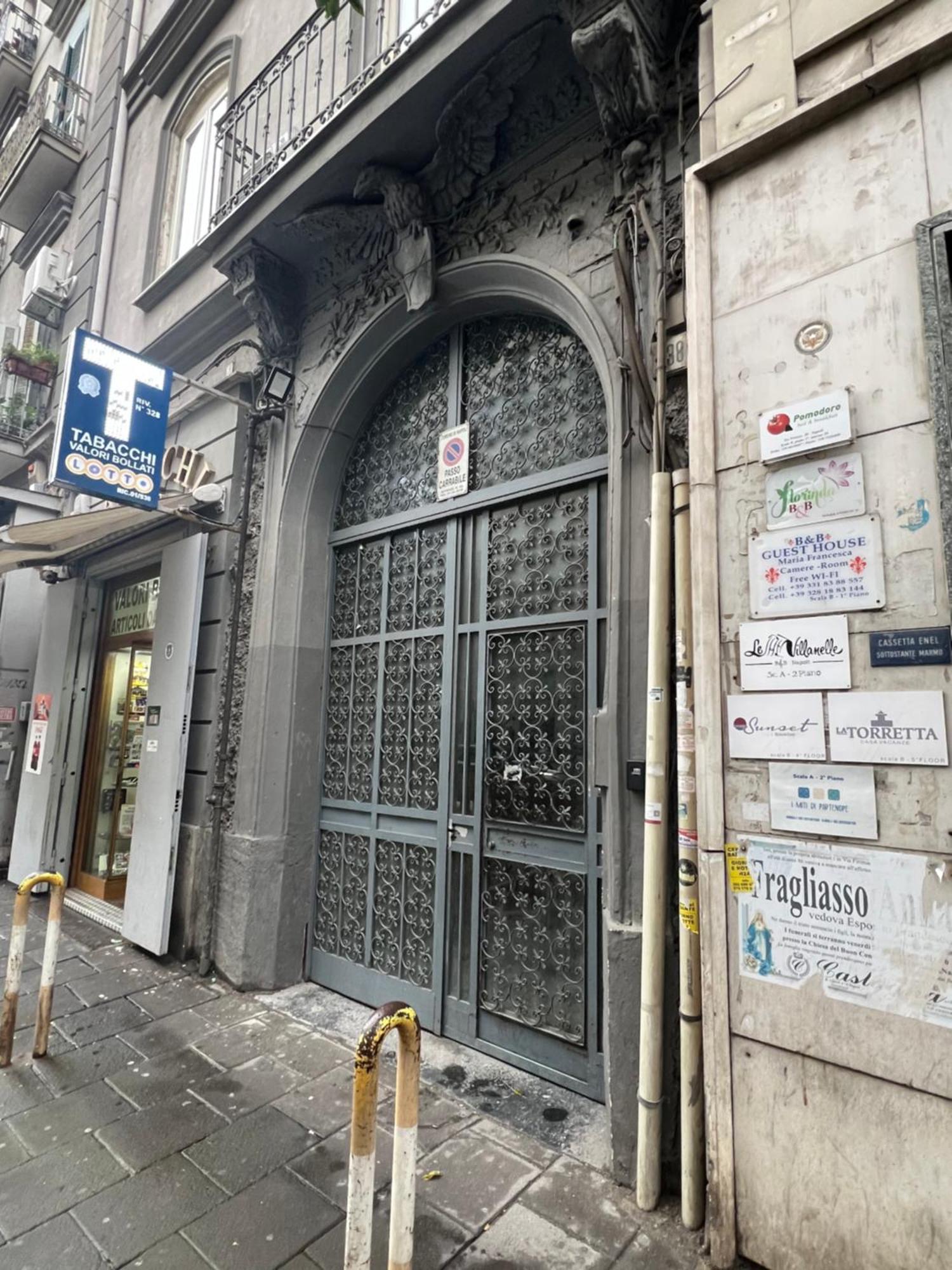 Bed and Breakfast Beb Mariafrancesca Neapel Exterior foto