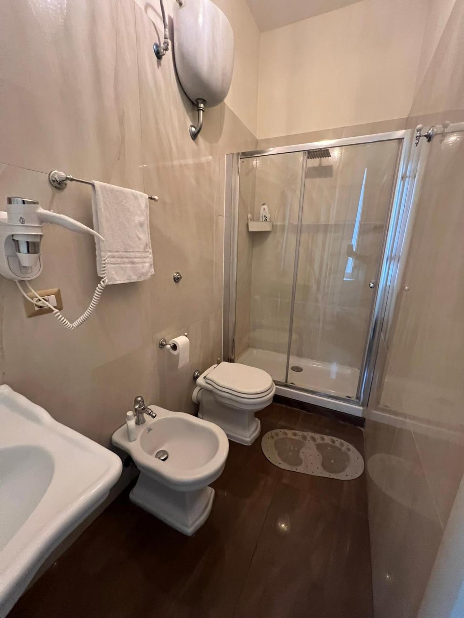 Bed and Breakfast Beb Mariafrancesca Neapel Exterior foto