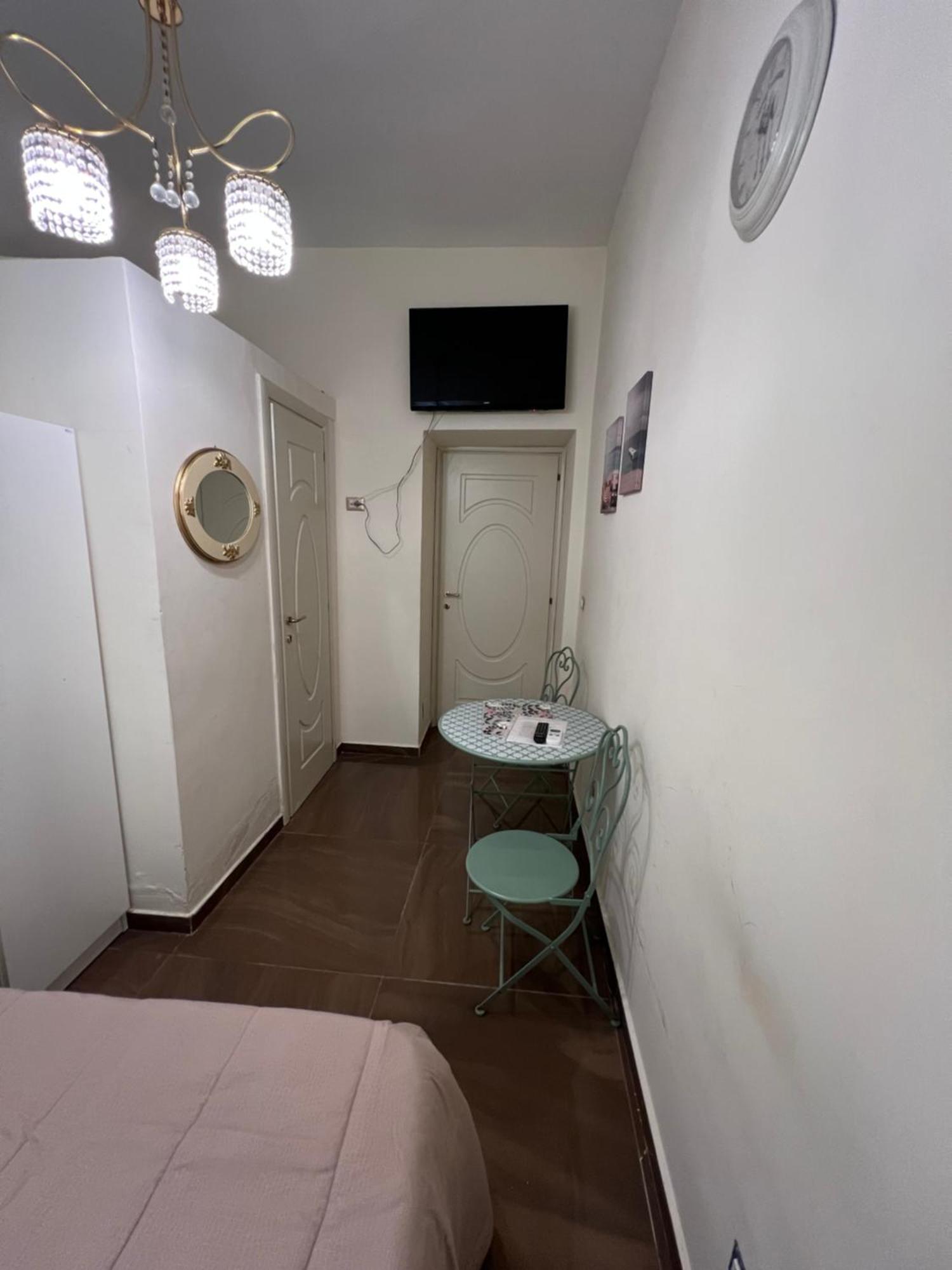 Bed and Breakfast Beb Mariafrancesca Neapel Exterior foto