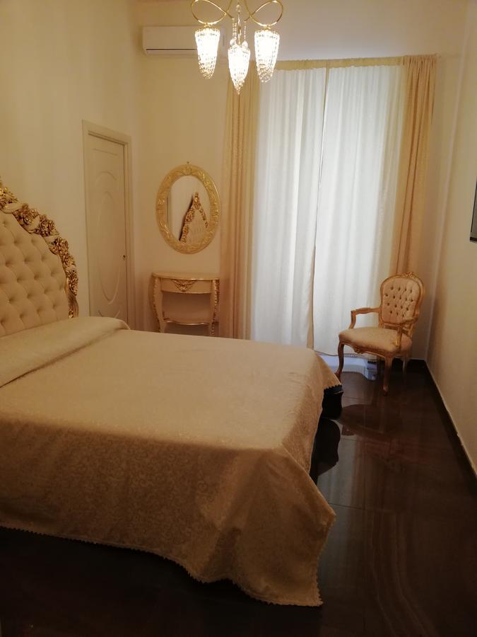 Bed and Breakfast Beb Mariafrancesca Neapel Exterior foto