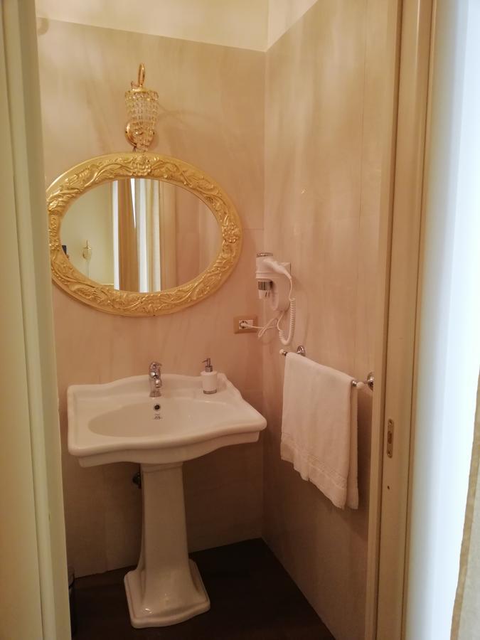 Bed and Breakfast Beb Mariafrancesca Neapel Exterior foto