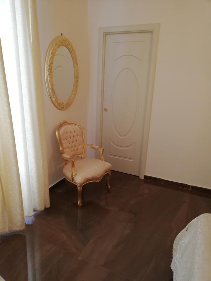 Bed and Breakfast Beb Mariafrancesca Neapel Exterior foto
